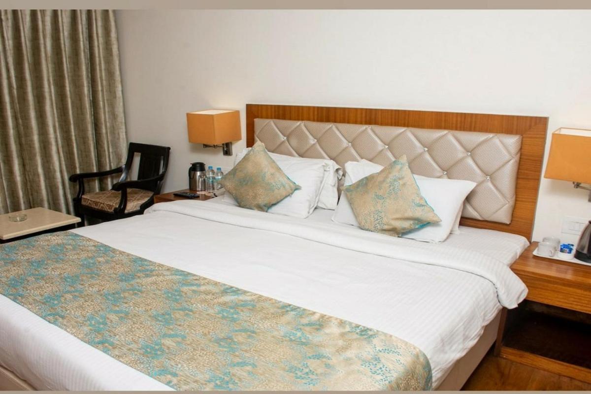 Hotel Meadows Varanasi Exterior photo