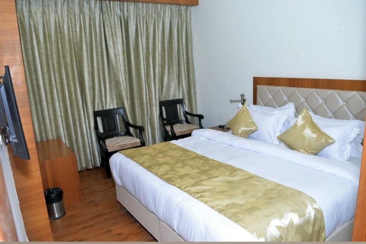 Hotel Meadows Varanasi Exterior photo