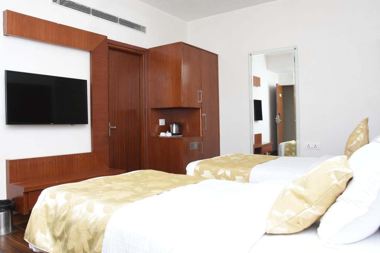 Hotel Meadows Varanasi Exterior photo