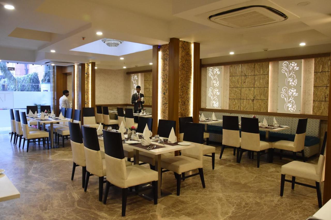 Hotel Meadows Varanasi Exterior photo